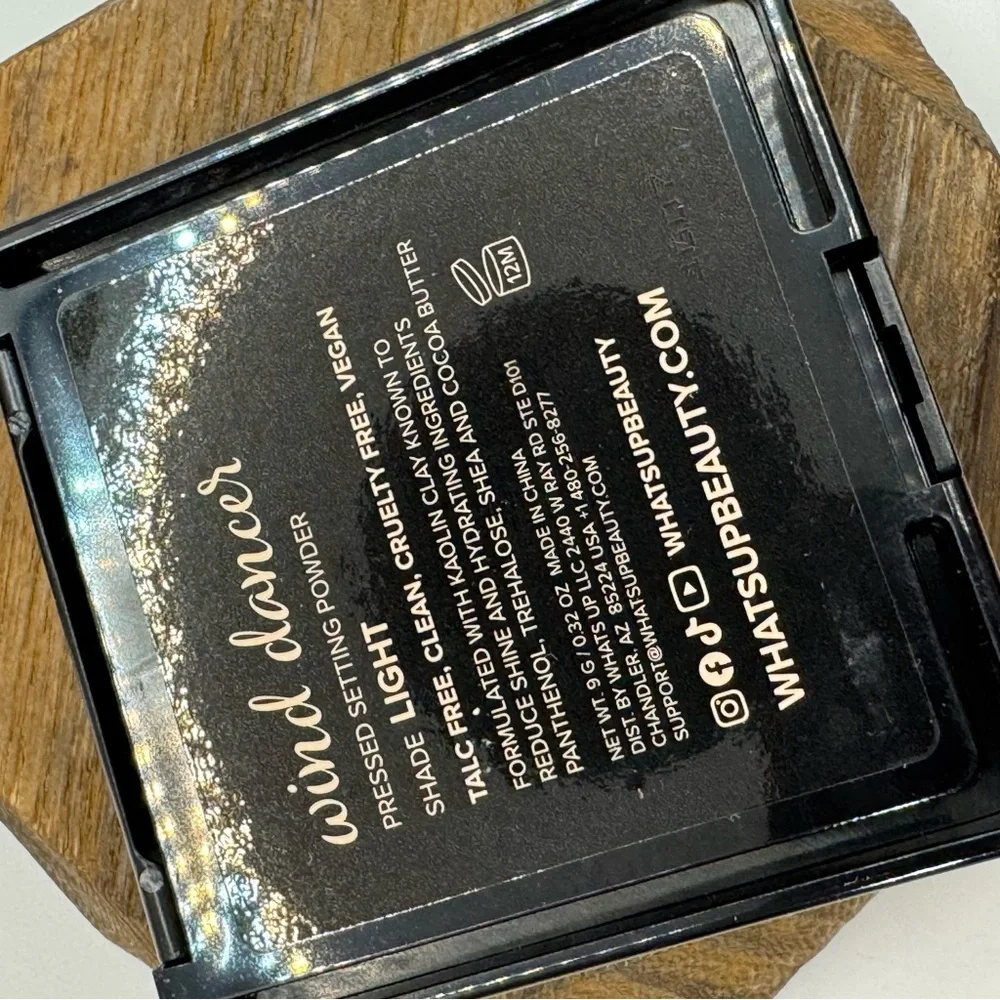 NEW What’s Up Beauty Wind dancer pressed setting powder LIGHT